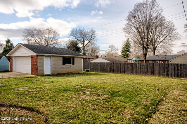 2011 Janlyn Rd, Jeffersontown, KY 40299