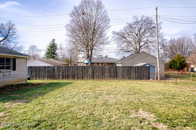 2011 Janlyn Rd, Jeffersontown, KY 40299