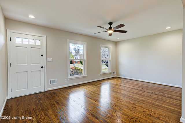 2011 Janlyn Rd, Jeffersontown, KY 40299