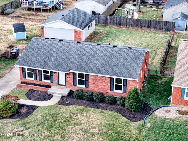 2011 Janlyn Rd, Jeffersontown, KY 40299