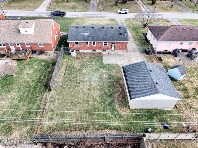 2011 Janlyn Rd, Jeffersontown, KY 40299