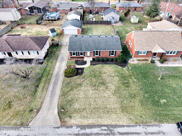 2011 Janlyn Rd, Jeffersontown, KY 40299