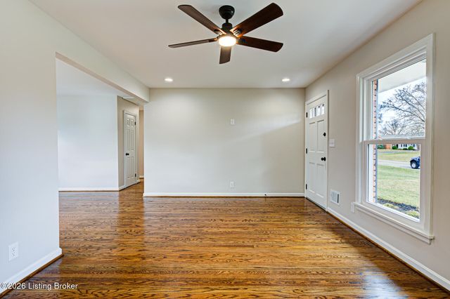 2011 Janlyn Rd, Jeffersontown, KY 40299