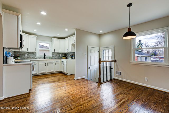 2011 Janlyn Rd, Jeffersontown, KY 40299