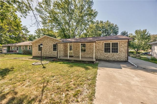 1627 E Glenn Drive, Lawrence, KS 66044