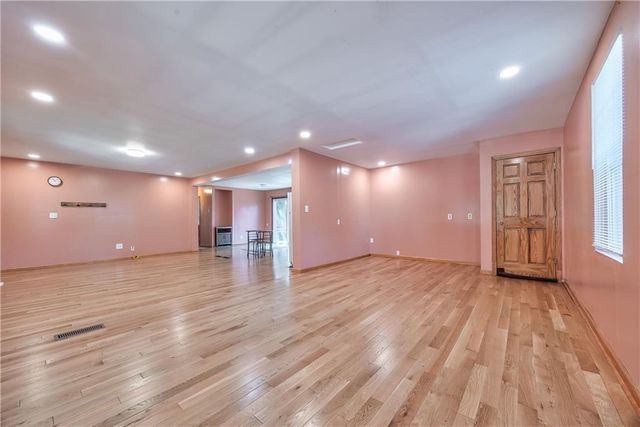 1627 E Glenn Drive, Lawrence, KS 66044