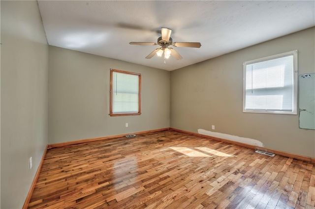 1627 E Glenn Drive, Lawrence, KS 66044
