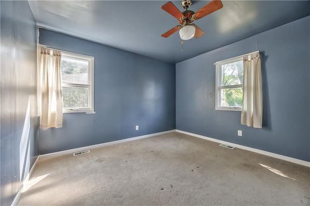 1627 E Glenn Drive, Lawrence, KS 66044