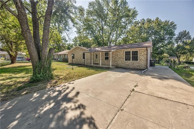 1627 E Glenn Drive, Lawrence, KS 66044