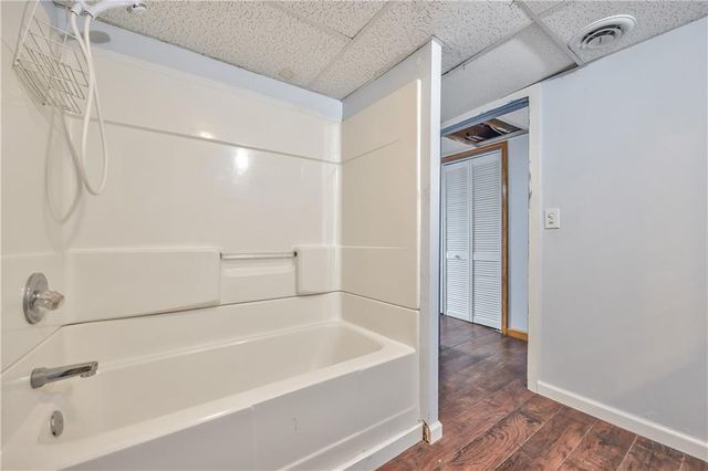 1627 E Glenn Drive, Lawrence, KS 66044
