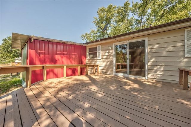 1627 E Glenn Drive, Lawrence, KS 66044
