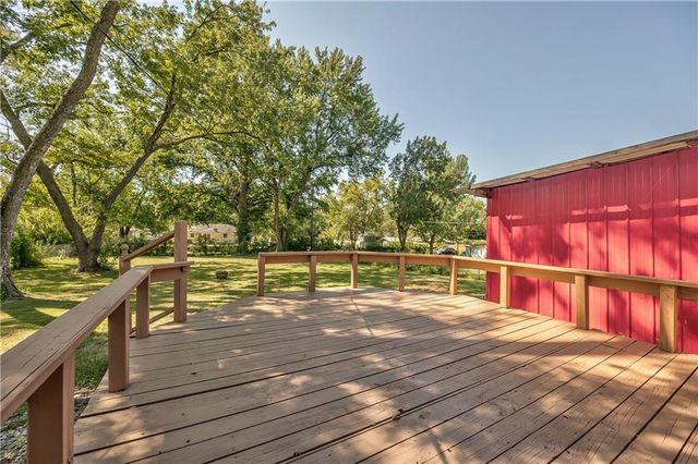 1627 E Glenn Drive, Lawrence, KS 66044