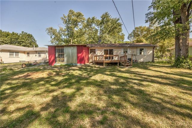 1627 E Glenn Drive, Lawrence, KS 66044