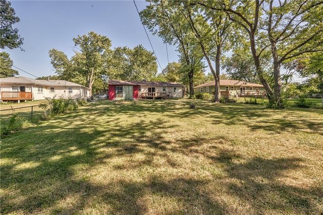 1627 E Glenn Drive, Lawrence, KS 66044