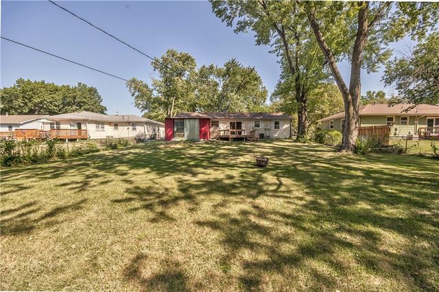 1627 E Glenn Drive, Lawrence, KS 66044