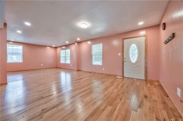 1627 E Glenn Drive, Lawrence, KS 66044
