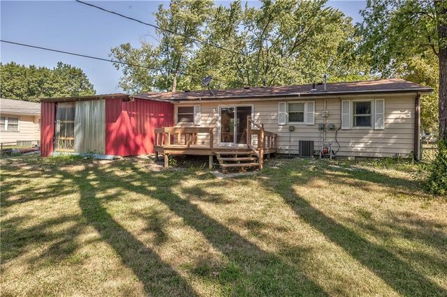 1627 E Glenn Drive, Lawrence, KS 66044
