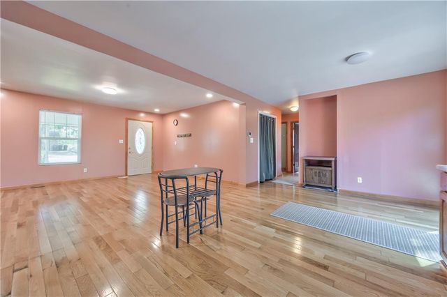 1627 E Glenn Drive, Lawrence, KS 66044