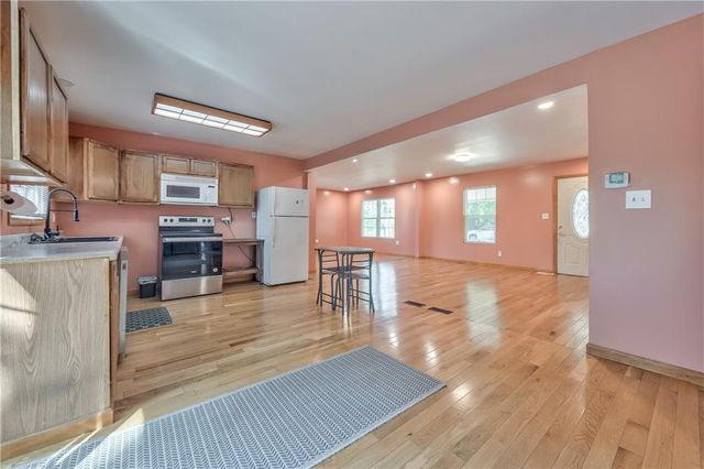 1627 E Glenn Drive, Lawrence, KS 66044