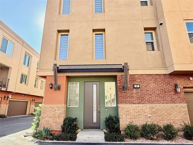 422 W Route 66 87, Glendora, CA 91740