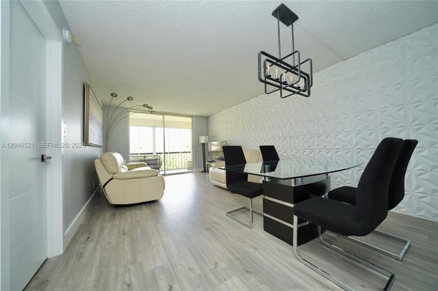 2541 Aragon Blvd 305, Sunrise, FL 33322