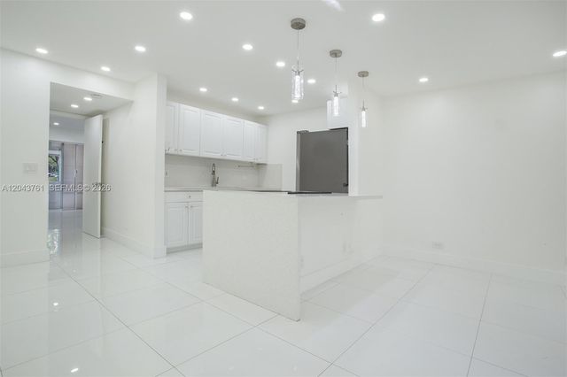 13350 SW 1st St 112P, Pembroke Pines, FL 33027