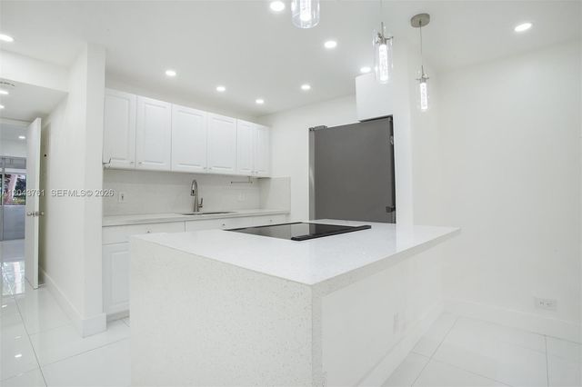13350 SW 1st St 112P, Pembroke Pines, FL 33027