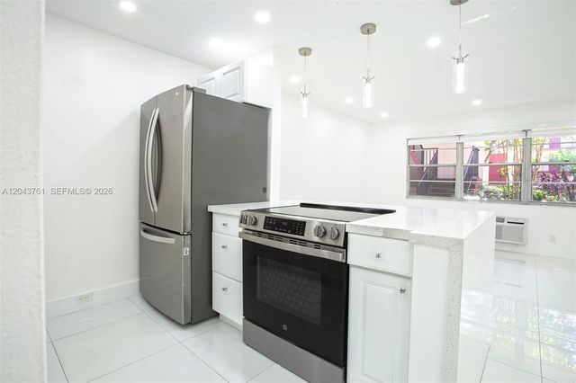 13350 SW 1st St 112P, Pembroke Pines, FL 33027