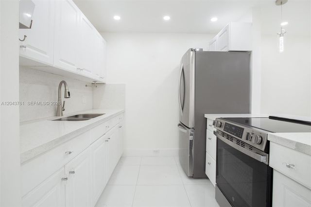 13350 SW 1st St 112P, Pembroke Pines, FL 33027