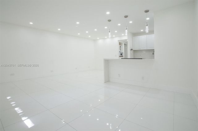 13350 SW 1st St 112P, Pembroke Pines, FL 33027
