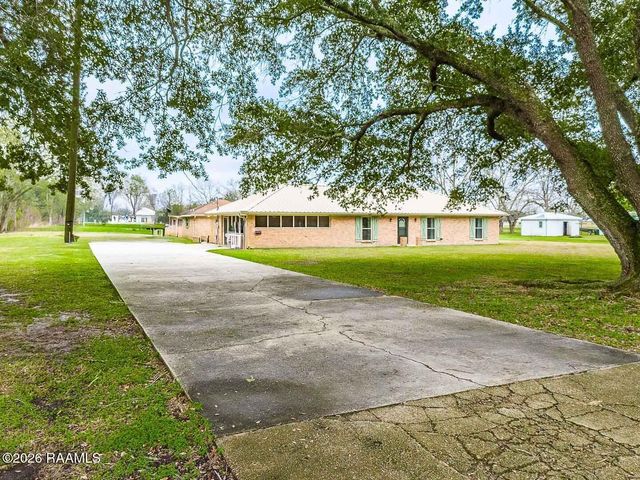1055 Eddie Ray Road, Breaux Bridge, LA 70517