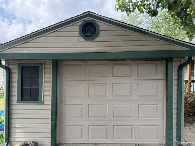 29559 Norfolk Street, Livonia, MI 48152