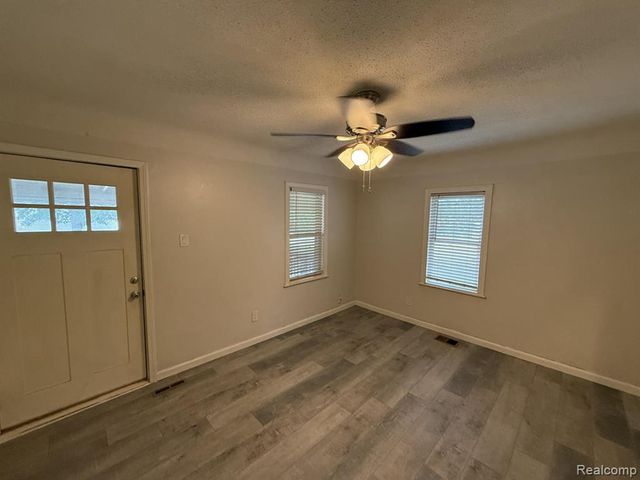 29559 Norfolk Street, Livonia, MI 48152