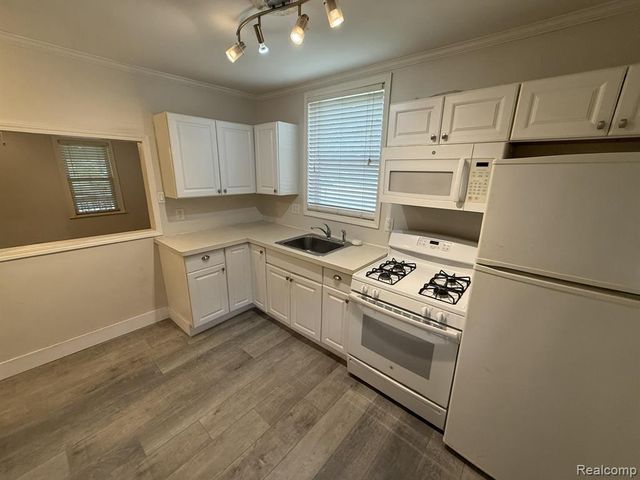 29559 Norfolk Street, Livonia, MI 48152