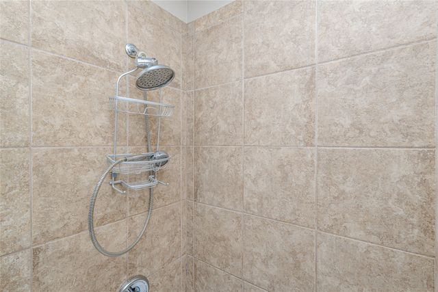 325 S 8th Avenue W, Newton, IA 50208