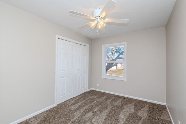 325 S 8th Avenue W, Newton, IA 50208