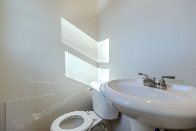 325 S 8th Avenue W, Newton, IA 50208