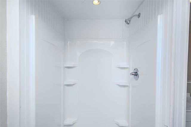 325 S 8th Avenue W, Newton, IA 50208