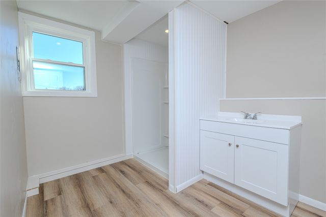 325 S 8th Avenue W, Newton, IA 50208