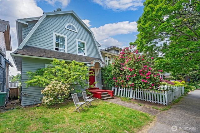 5231 12th Avenue NE, Seattle, WA 98105