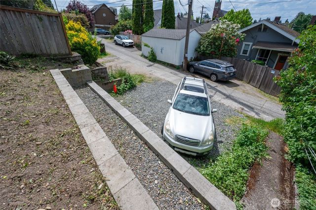 5231 12th Avenue NE, Seattle, WA 98105
