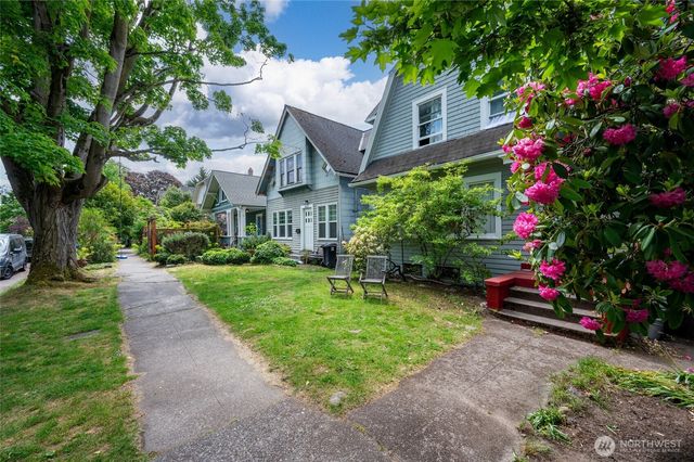5231 12th Avenue NE, Seattle, WA 98105