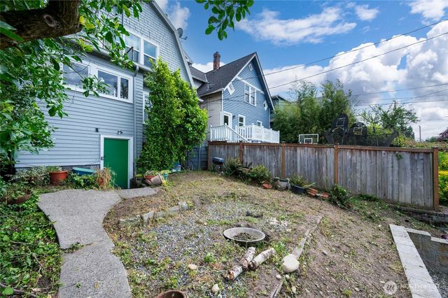 5231 12th Avenue NE, Seattle, WA 98105