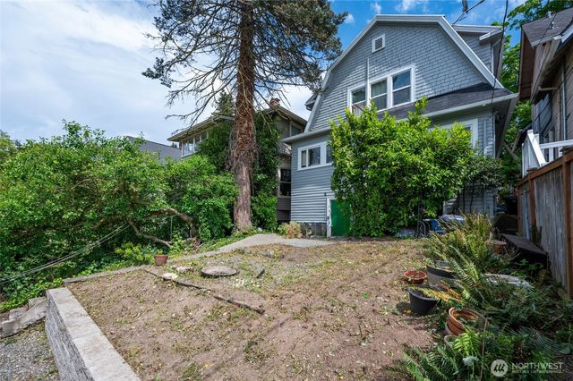 5231 12th Avenue NE, Seattle, WA 98105