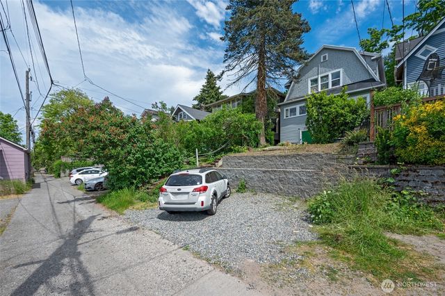 5231 12th Avenue NE, Seattle, WA 98105