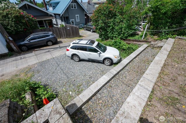 5231 12th Avenue NE, Seattle, WA 98105