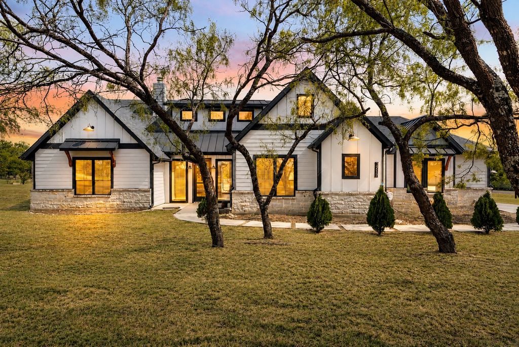 3217 Bairds Lane, Burleson, TX 76028