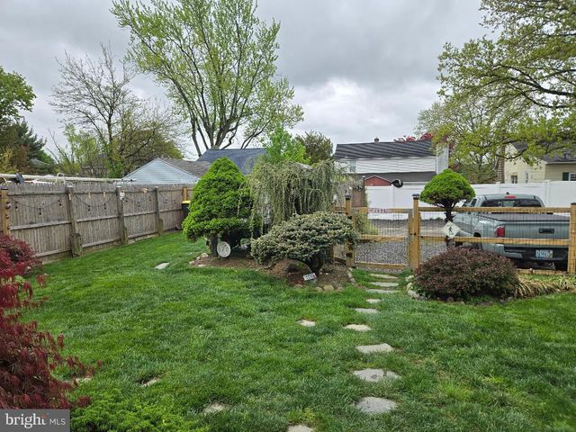 424 WOODLAWN AVE, Willow Grove, PA 19090