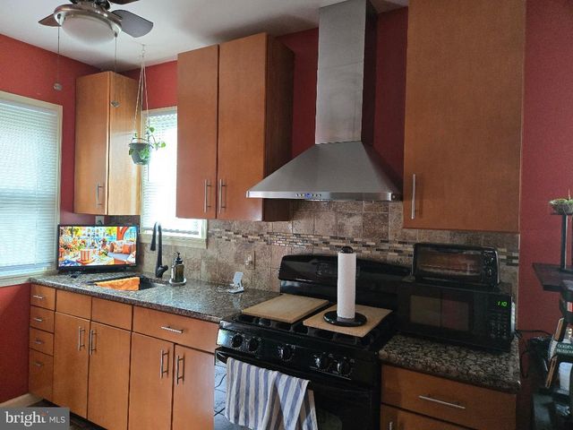 424 WOODLAWN AVE, Willow Grove, PA 19090