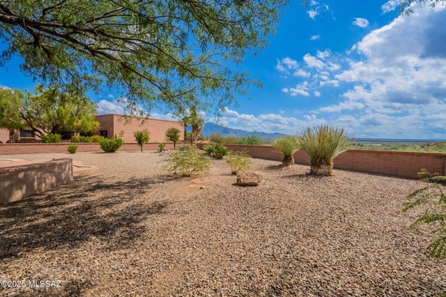 1493 W Hidden Crest Court, Green Valley, AZ 85622